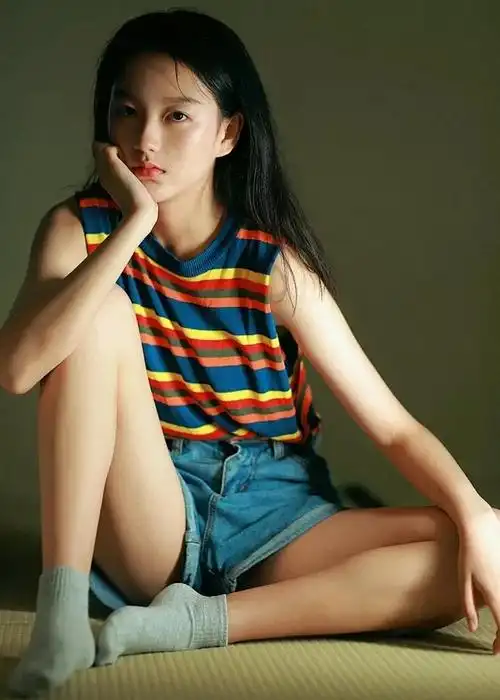爱情动漫《春宵苦短，少女前进吧》海报